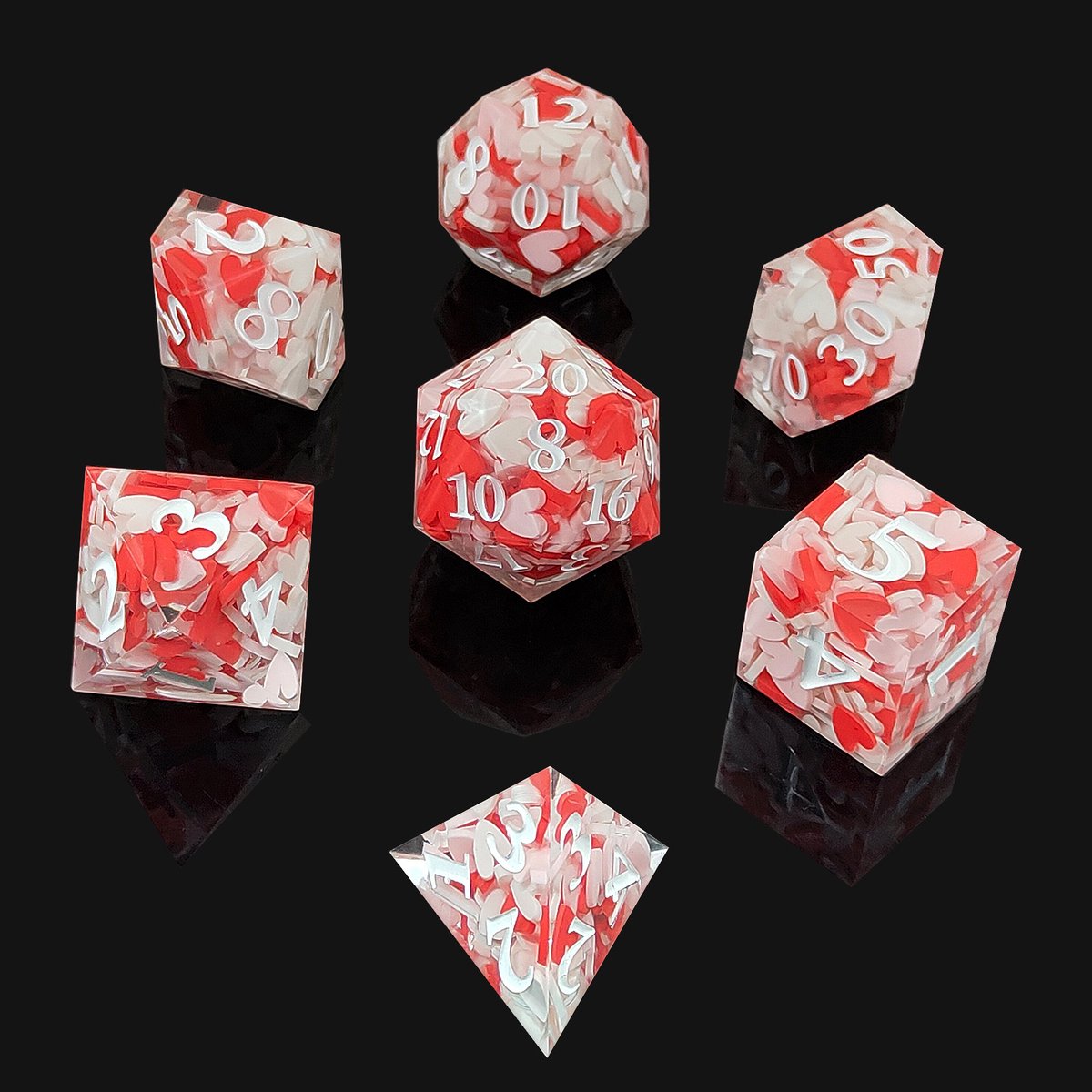 Joya Dice® Dungeons and Dragons Dobbelsteen set | Polydice DnD Dobbelstenen Set | D&D Dice set | Resin 7 stuks set | Incl Luxe Opbergdoos | Roze en Rode Hartjes